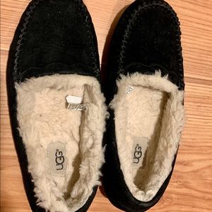 Ugg Moccasin slippers black, women’s 7 used